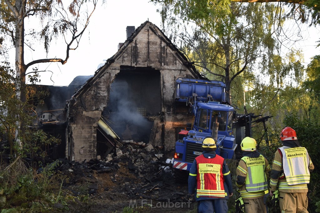 Grossfeuer Einfamilienhaus Siegburg Muehlengrabenstr P0937.JPG - Miklos Laubert